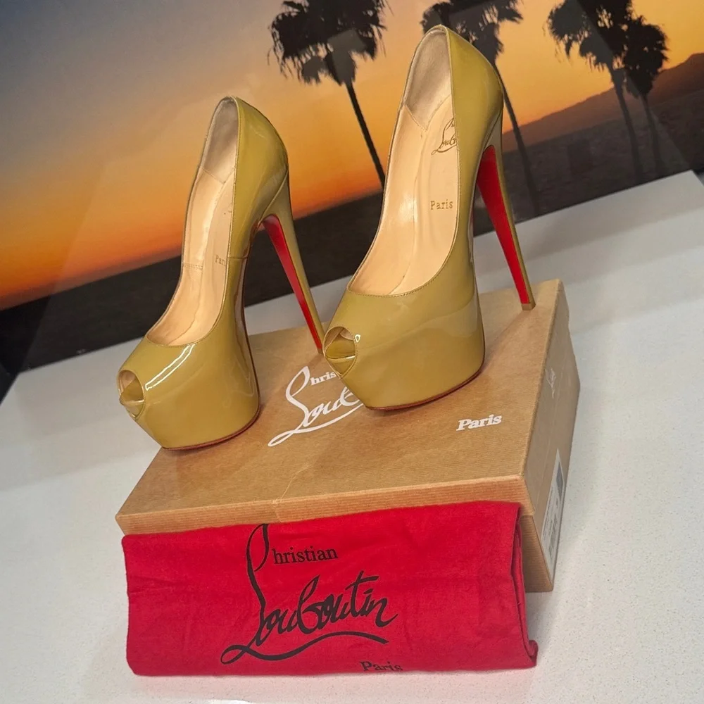 Christian Louboutin Beige Patent Leather Heels - Picture 8 of 8